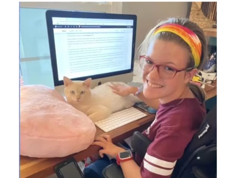 White kitty climbed into the girl's lap, making an inseparable friendship with her: he was the first cat who wasn't afraid of her wheelchair